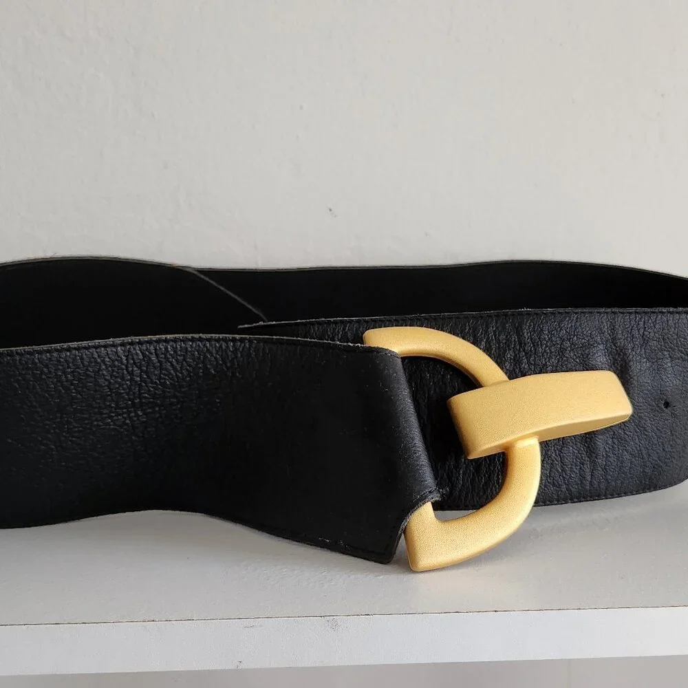 Vintage extra wide black leather gold hardware belt Sz S-M - Picture 2 of 11